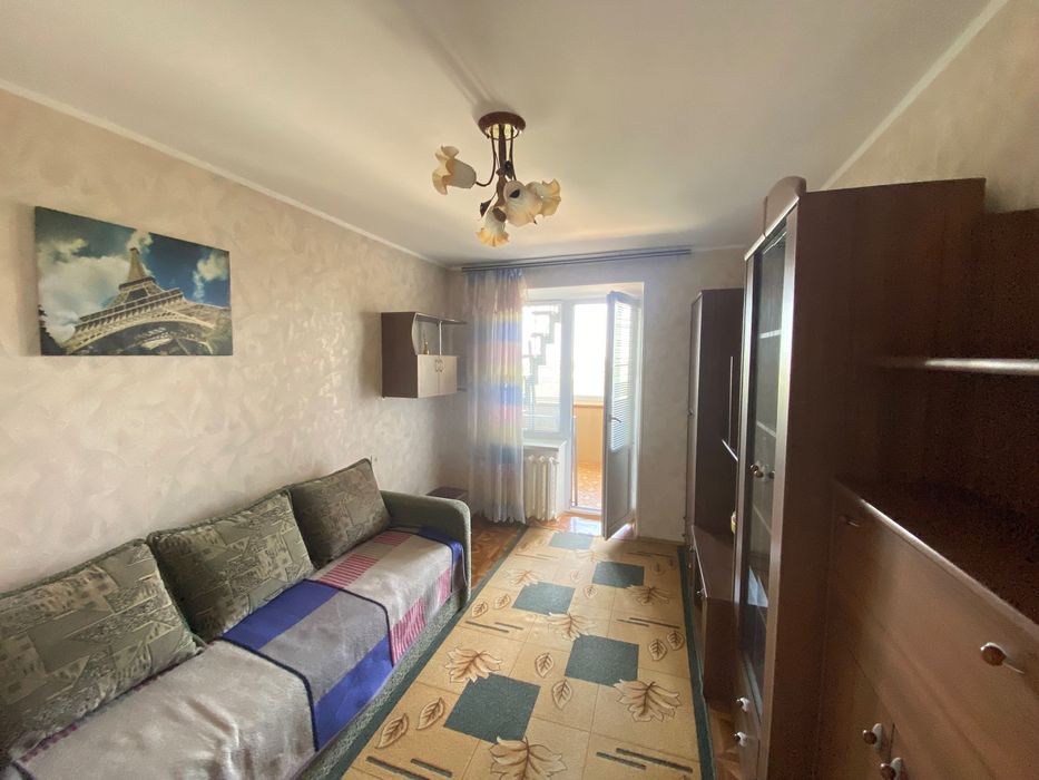 Продаж 2к/кв з додатковою кімнатою на мансарді в центрі міста (л1)