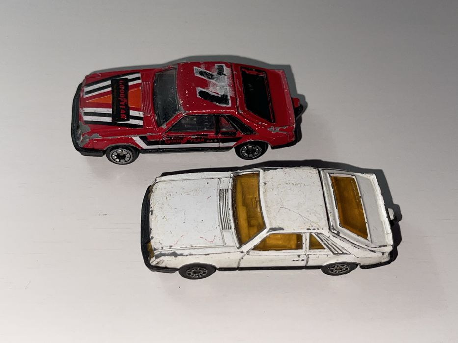 Ford Mustang Cobra lata 80-te Corgi resorak model autko 2 sztuki