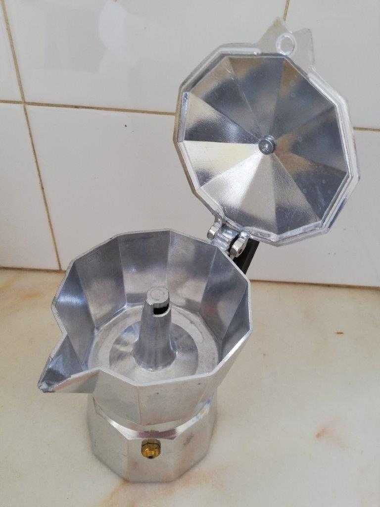Máquina de café expresso italiana design clássico