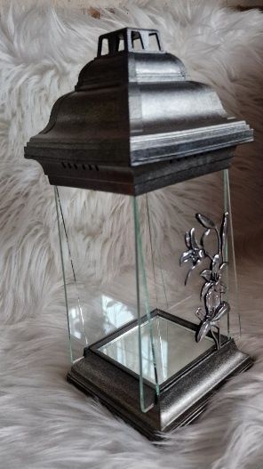 Srebrny Znicz szklany Verona 32 cm srebrny kwiat
Znicz bez wkładu LED.