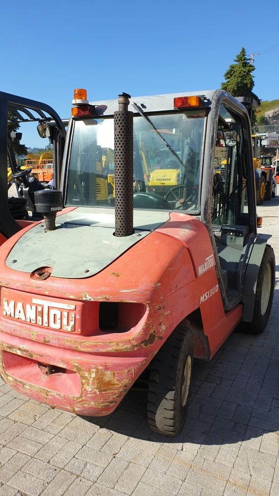 Aluguer de Empilhador Manitou 3 Toneladas Todo o Terreno