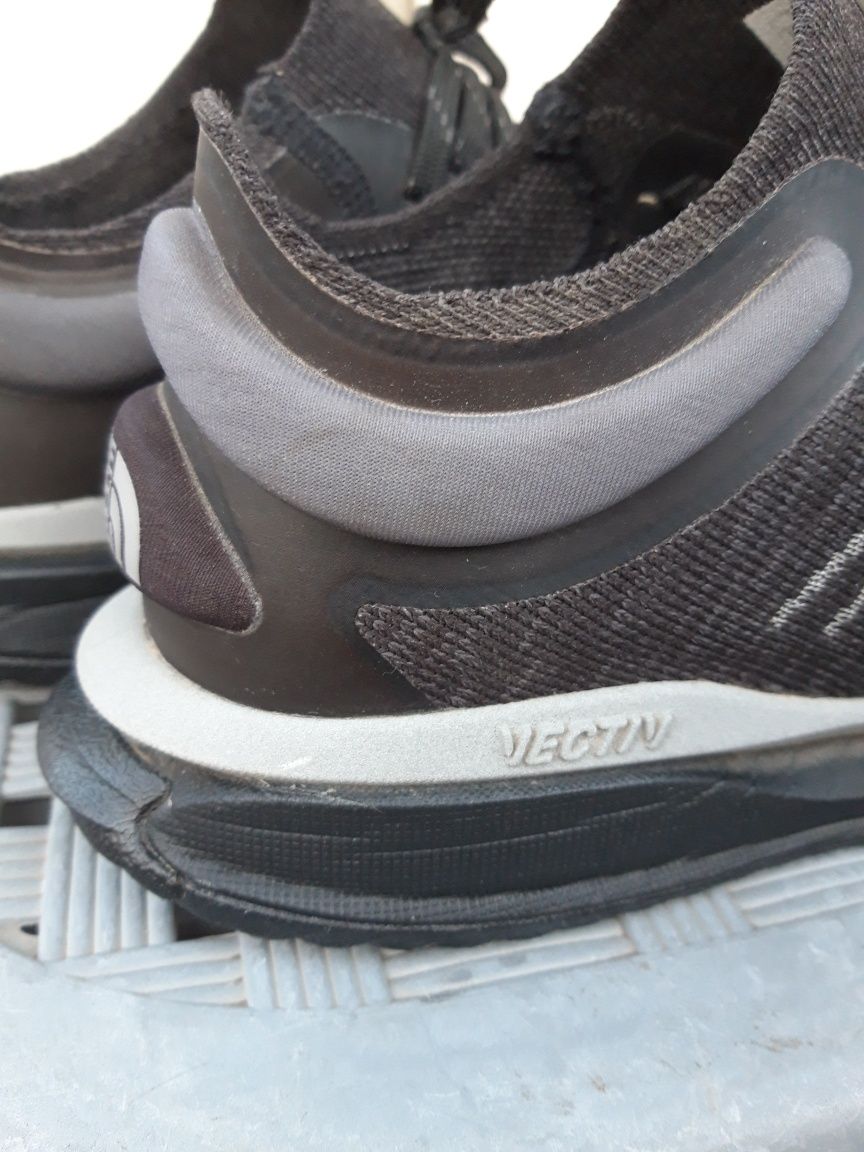 The North Face крассовки оригинальные  раз 41-41.5