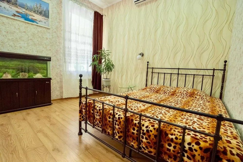 Аренда 2 ком кв Центр Базарная 34 Парк Шевченко Оперный Море Код984