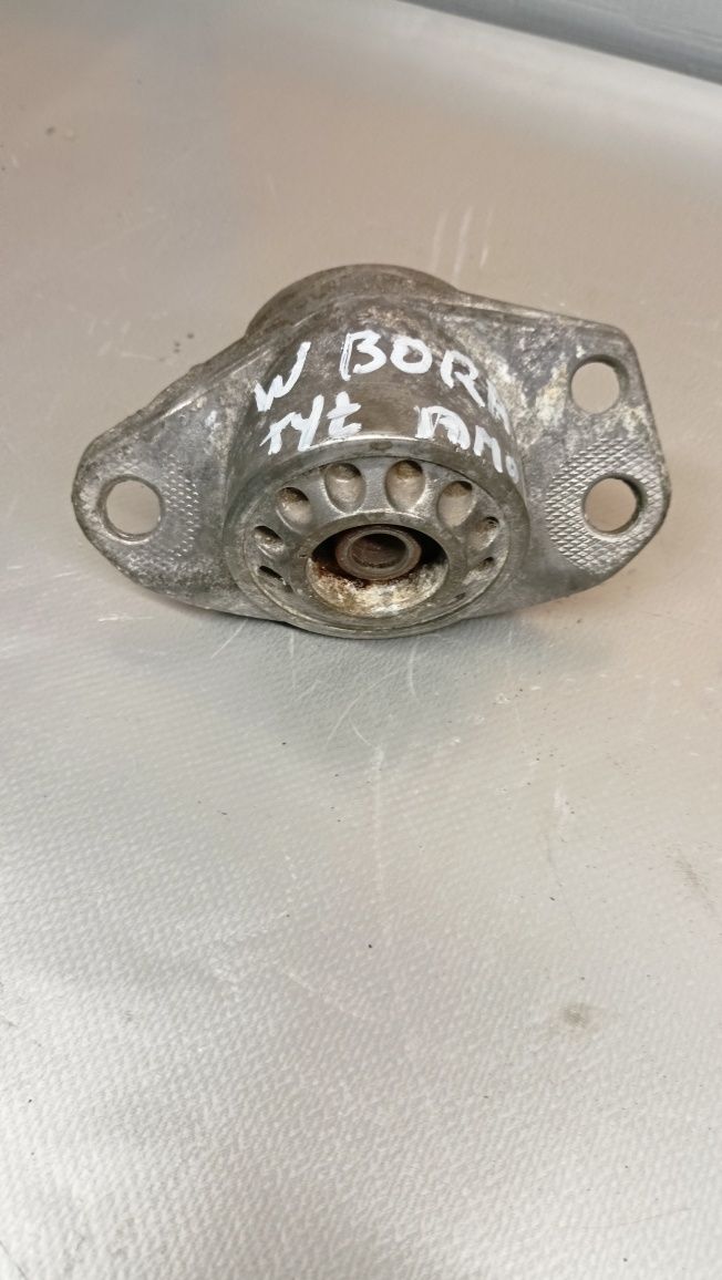 VW Bora 1, 9 TDI mocowanie amortyzatora tylnego