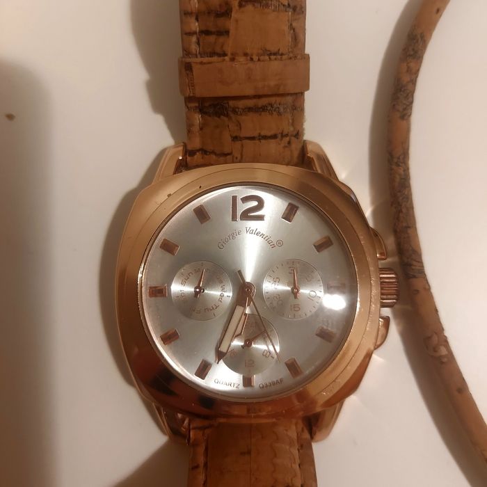 Conjunto relogio, colar e brincos em cortiça feito à mão