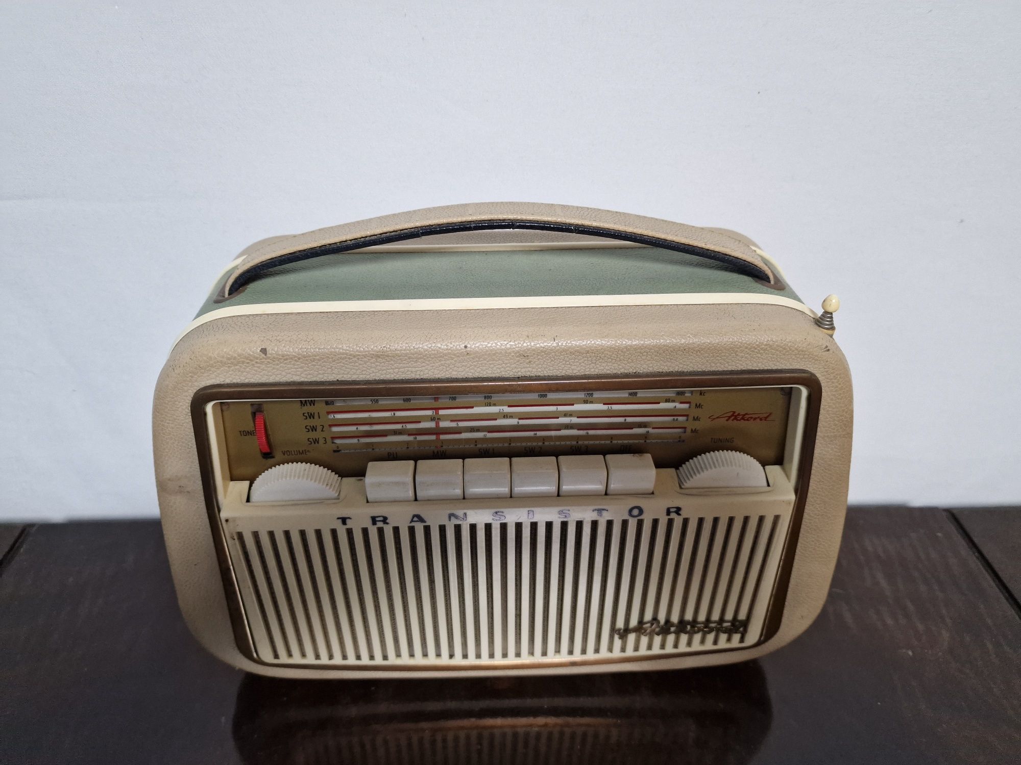 Rádio antigo reparado Akkord