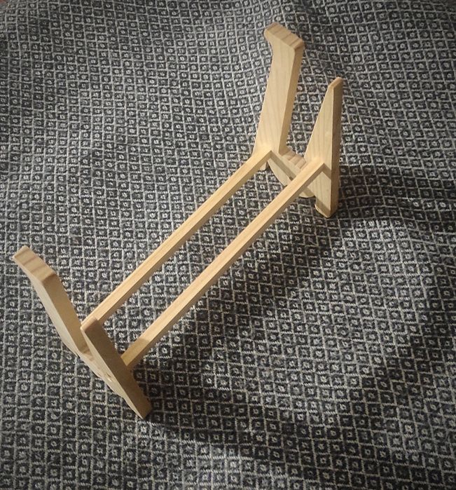 Універсальна дерев’яна підставка для ноутбука