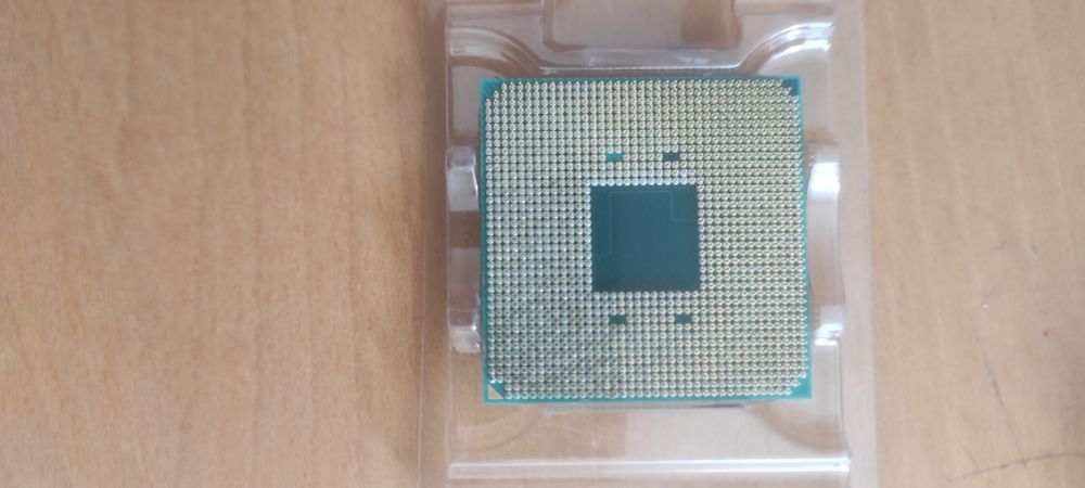 Продаю процесор AMD Athlon 200ge