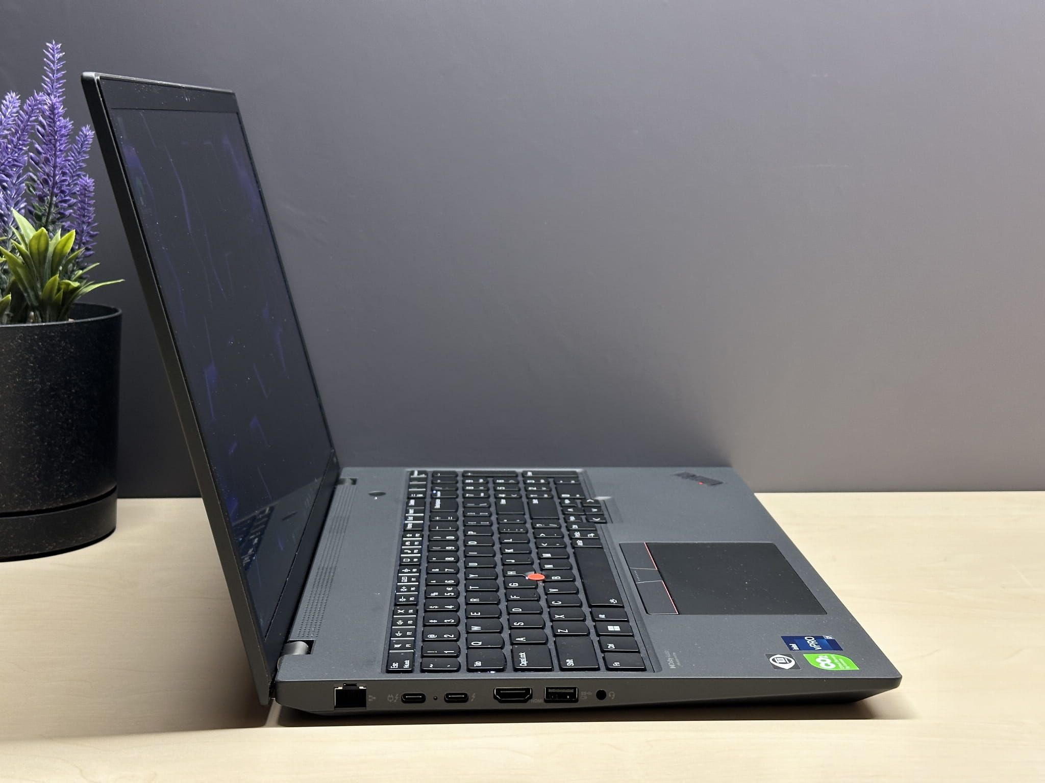 Laptop Lenovo ThinkPad P16s Gen 1 | i7-1270P / FHD+ /T550/US/OUTLET