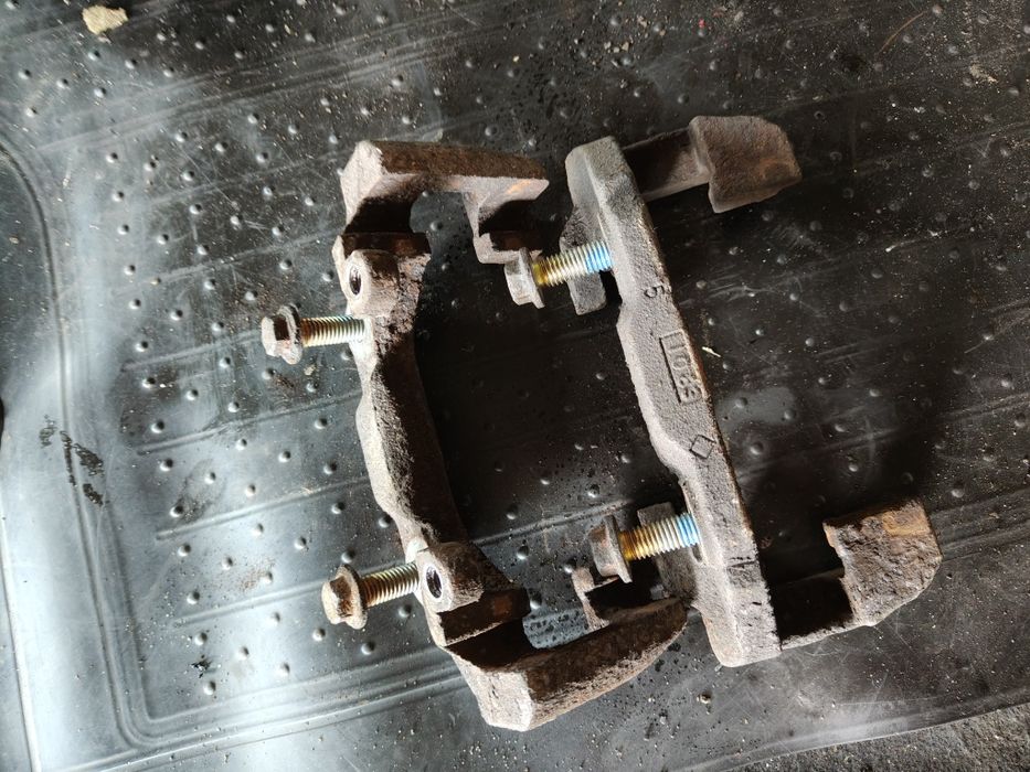 Jarzmo przód jarzma lewe prawe Ford Fiesta mk6 benzyna