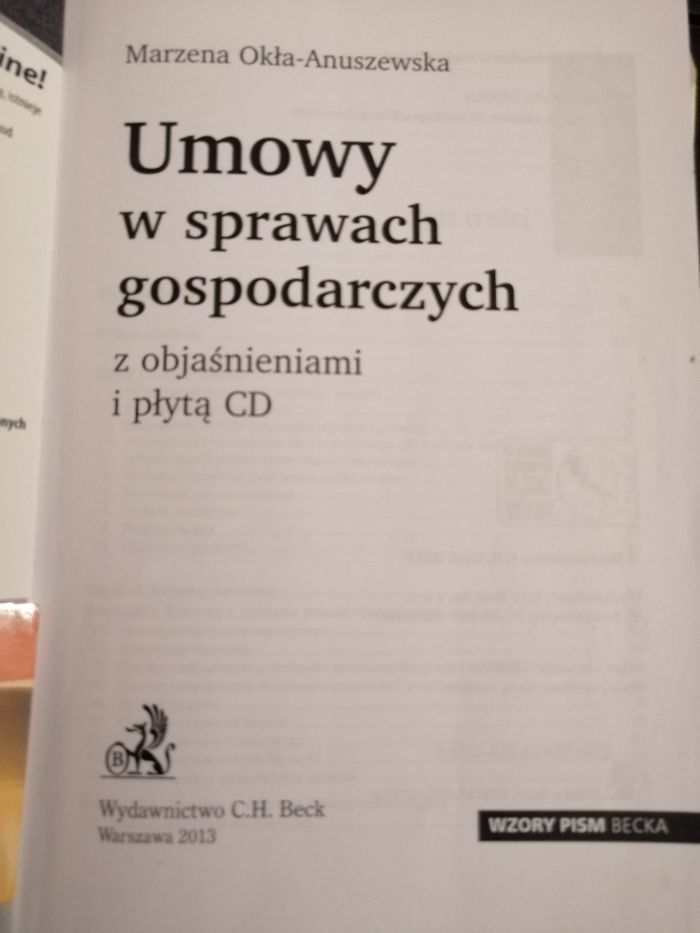 Umowy w sprawach gospodarczych z objaśnieniami i płytą CD