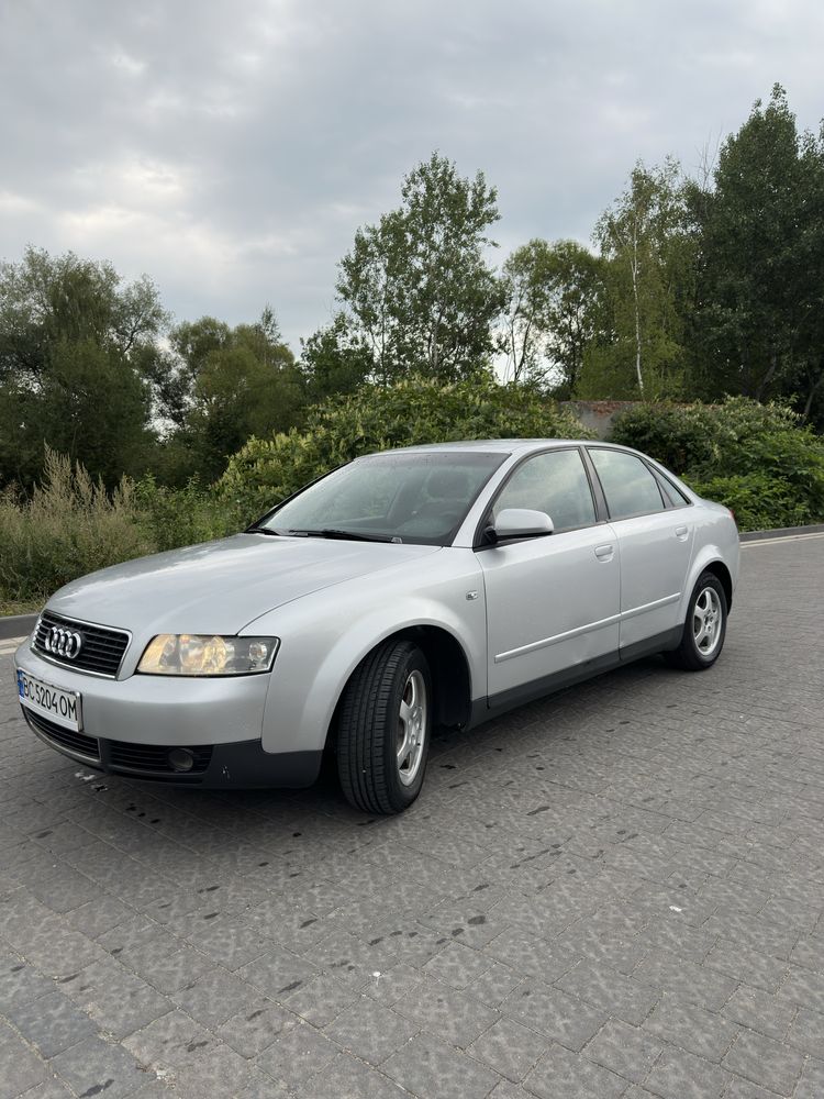 Продам Ауді А4 Б6 2002 року 1.6 двигун.