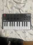 AKAI Professional MPK Mini Play – Novo