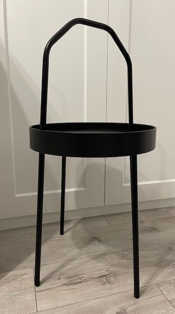 Stolik kawowy czarny z uchwytem Burvik Ikea