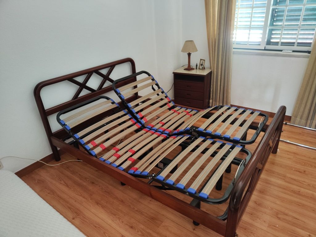 Cama articulada de casal com estrados individuais