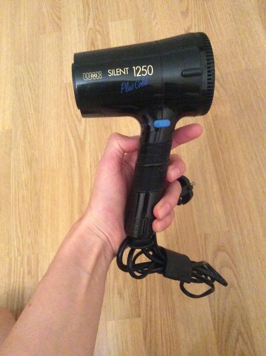 Фен для волосс. Фен для волосся. Сушка для волосся