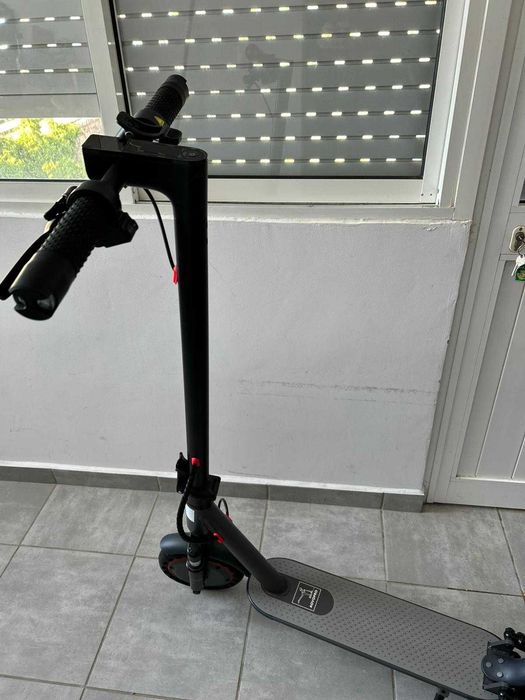 **Aproveite** Trotinete elétrica com 35km de autonomia