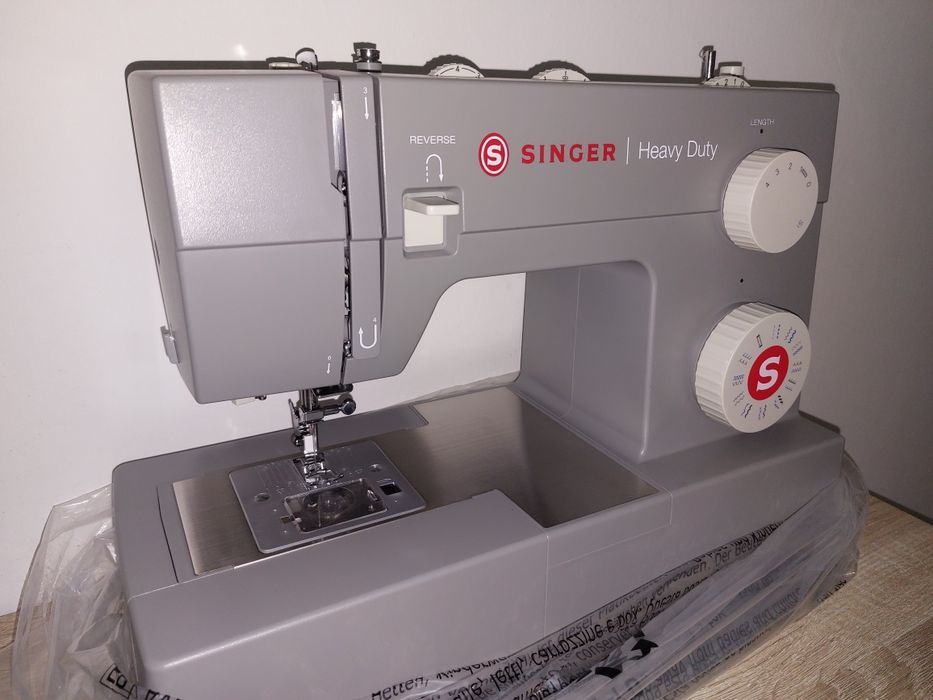 Máquina de Costura Profissional SINGER HD4423  Embalada, com nota fis