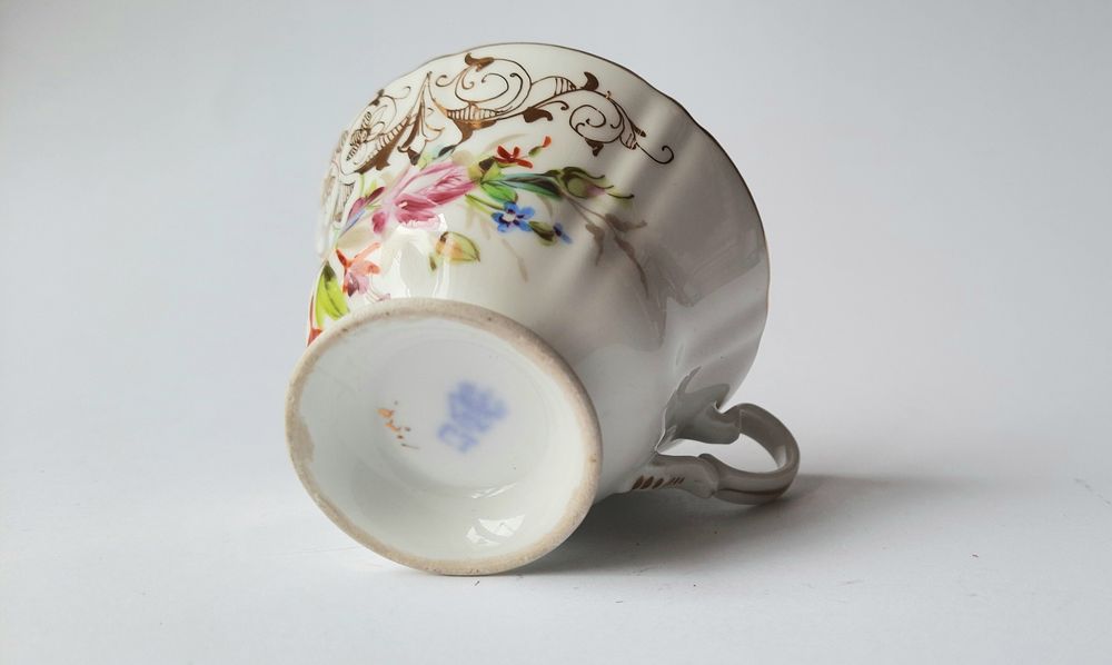 Samotna porcelanowa filiżanka  - C.T. - Stary Śląsk- XIX w. - antyk