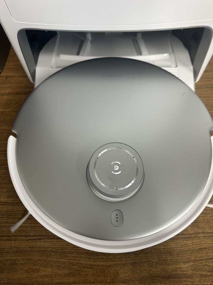 Робот-пилосос Ecovacs Deebot T20 Omni з Німеччини.