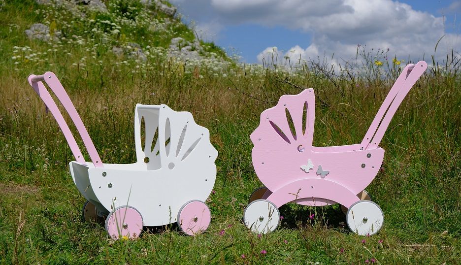 Wózek drewniany dla lalek Bebe mini firmy Bebis.pl produkt POLSKI HIT
