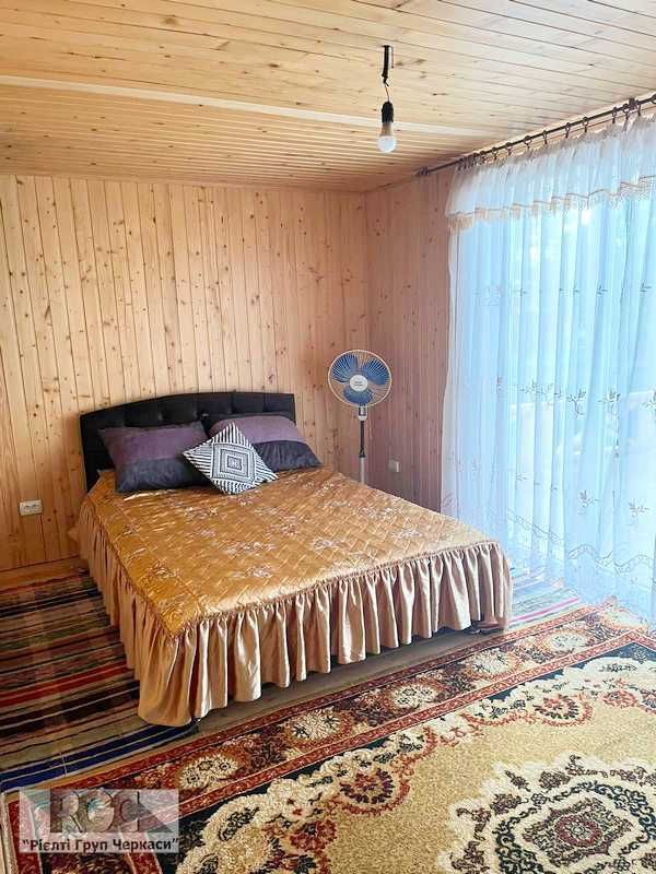 Продам двоповерховий будинок для відпочинку на другому причалі.