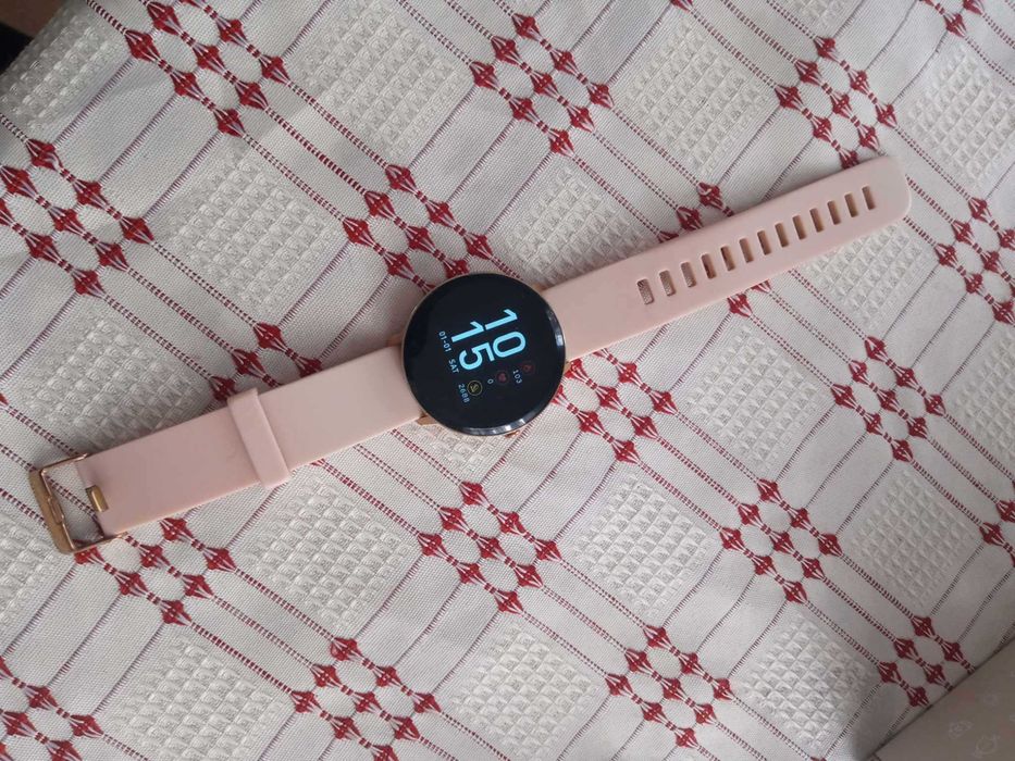 Smartwatch z ładowarką
