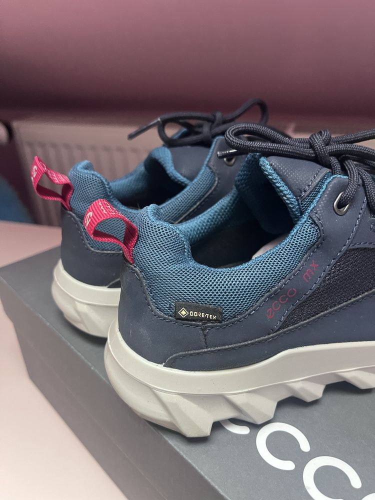 Adidasy ecco z goretexem