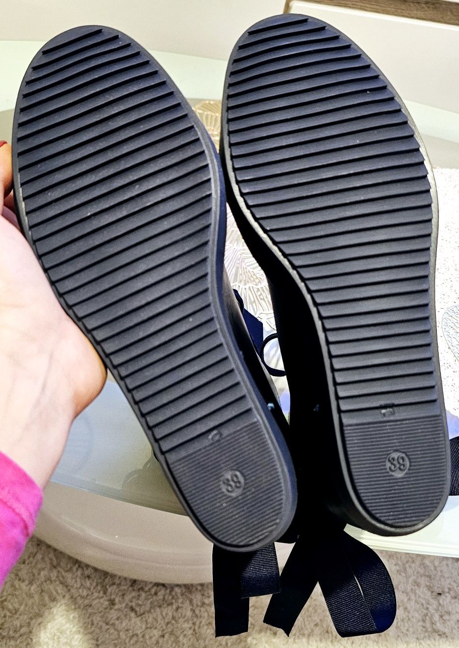 Nowe, skórzane granatowe sneakersy na koturnie, R. Polański, rozm 39