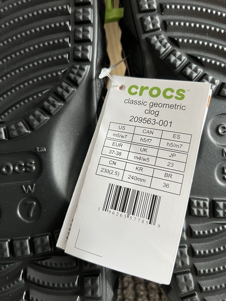 Klapki damskie marki Crocs Geometric Clog r. 37-38 Czarne NOWE