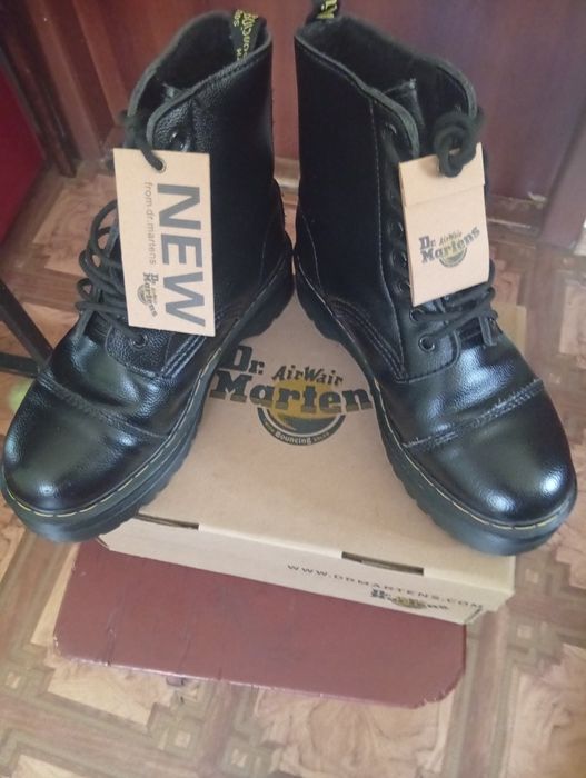 Продаю новые  женские ботинки Dr. Martens Air Wair