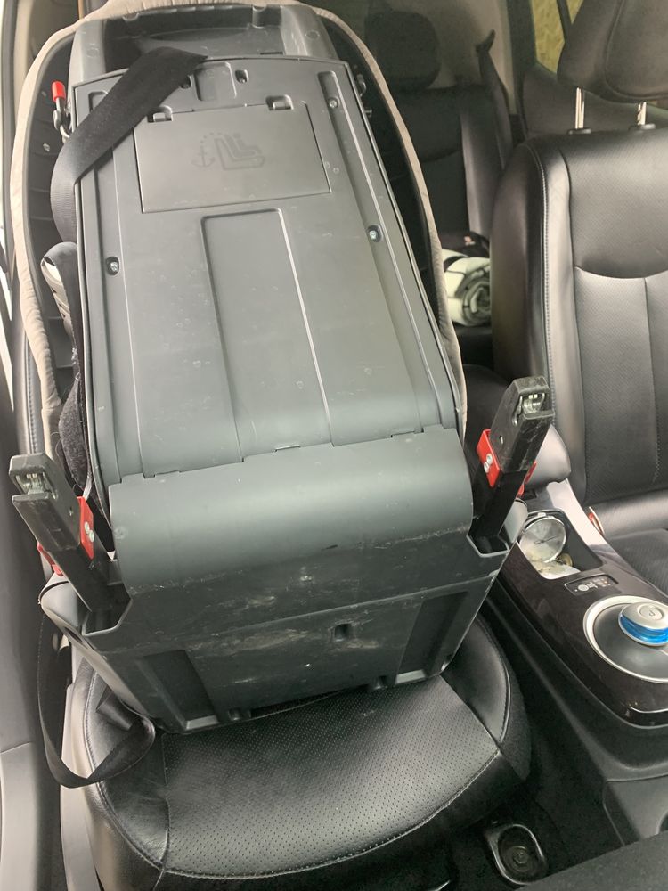 Авто кресло с системой крепления Isofix