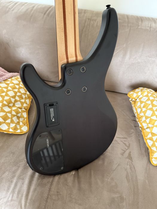 Baixo Yamaha TRXB505