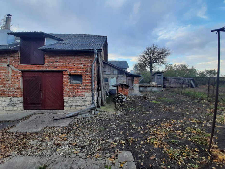 Великий цегляний будинок з гаражем та хлівом для хорошого Господаря!!!