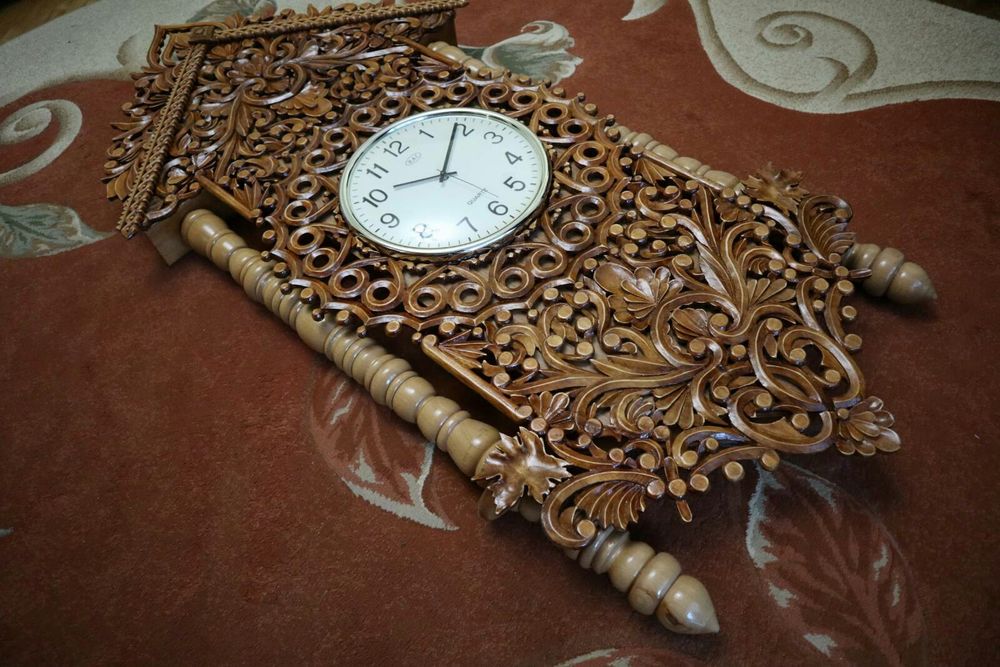 Годинник деревяний.