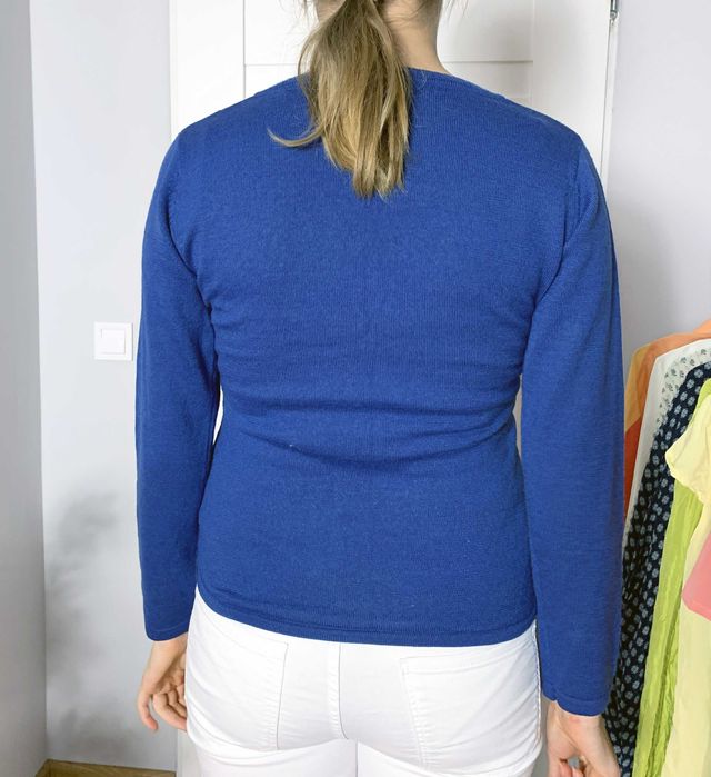 Miękki kobaltowy chabrowy wełniany sweter S 50% wełna na jesień zimę