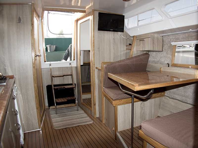 Czarter jacht motorowy Calipso 750 LUX Mazury bez patentu HouseBoat