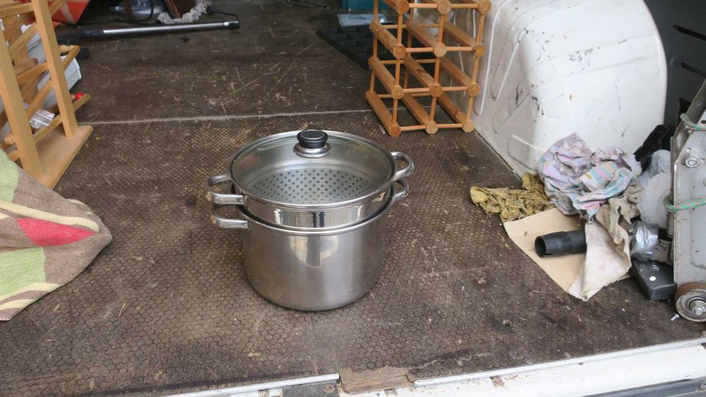 Garnek nierdzewny z sitem durszlakiem - 8 litrów