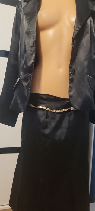 Marynarka z spódniczki 42 czarne. Polecam.