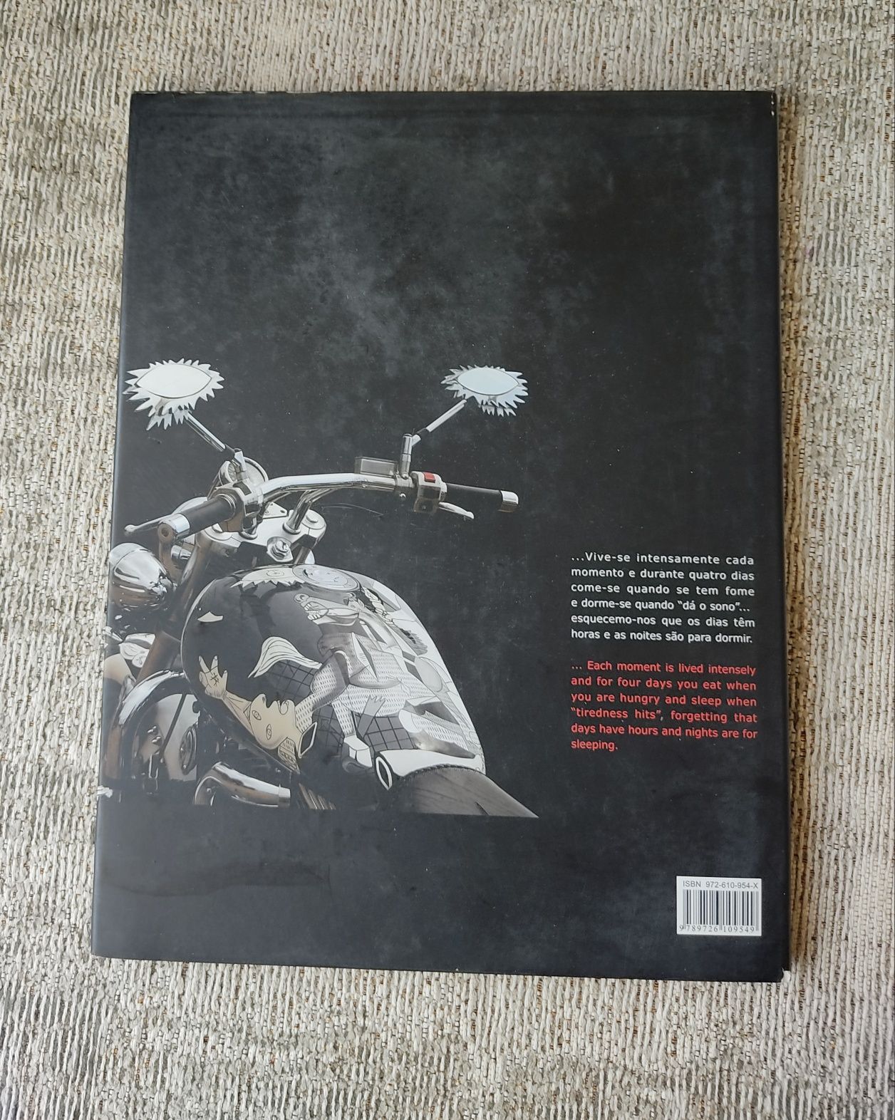Livro sobre motociclistas e motas