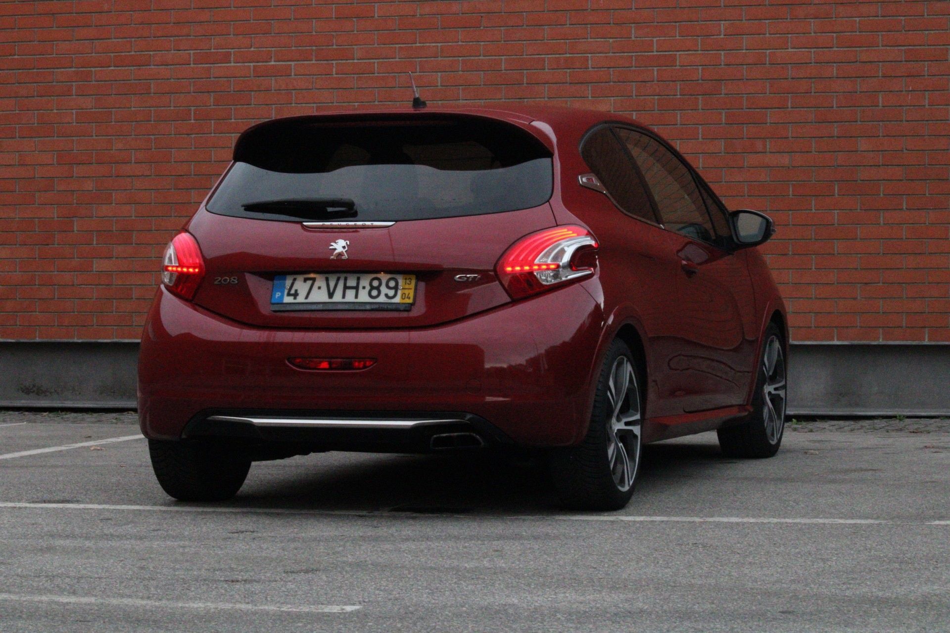 Peugeot 208 GTI 200cv