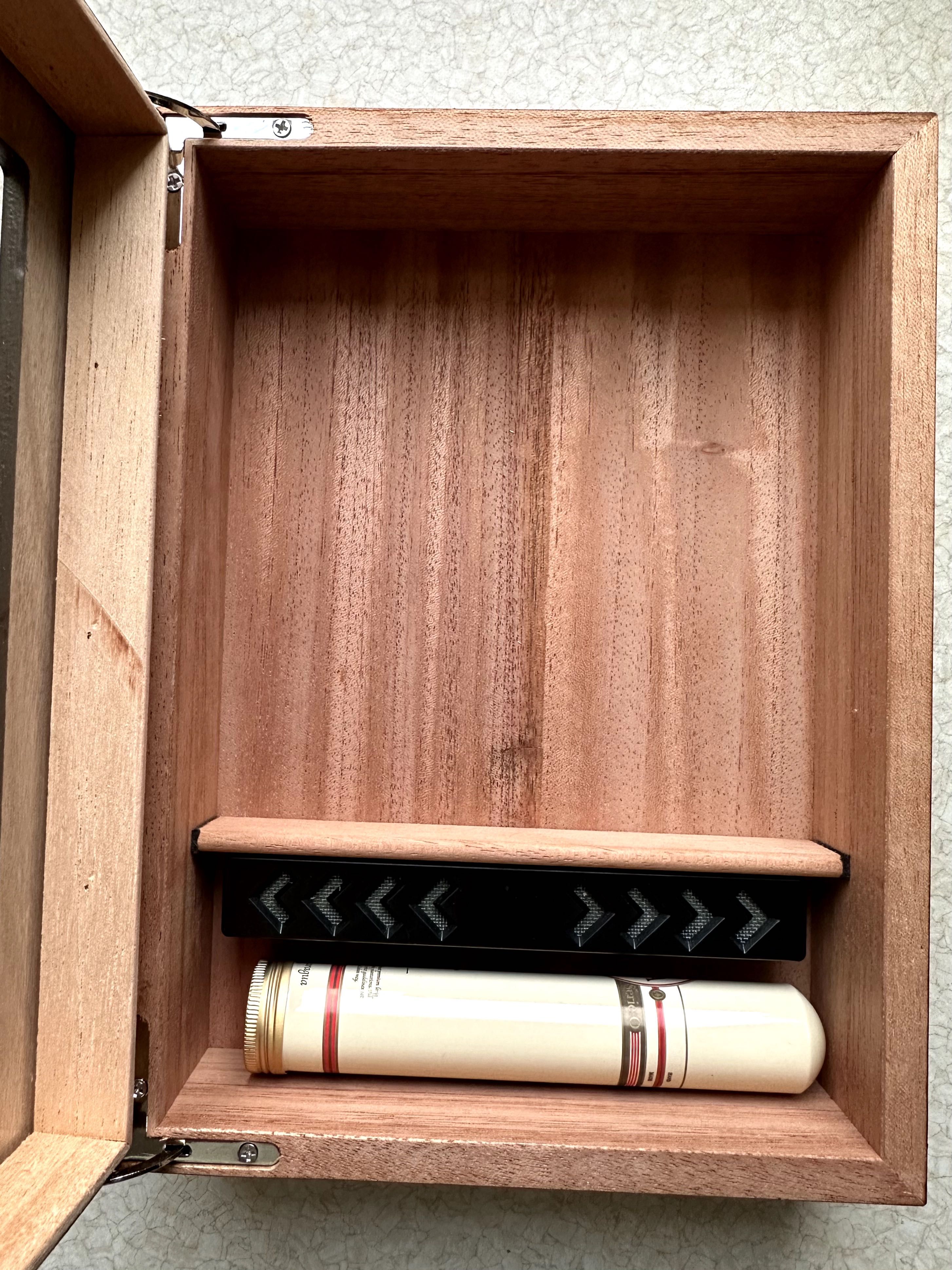 Humidor do cygar-cedrowy