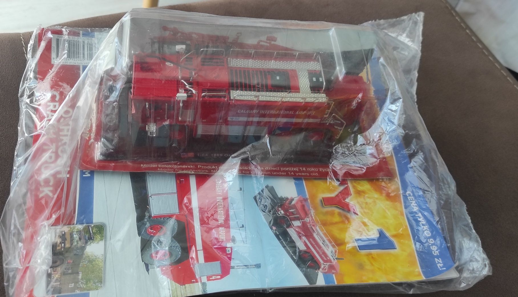 Model Amercom Strażackie Giganty - 1989 Oshkosh Crash Truck USA (1:64)