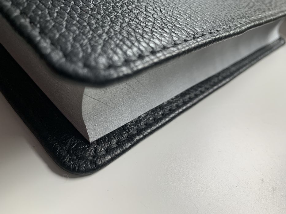 Библия на русском. Совр. пер. Кожа. Серебряный срез. Размер 15,5х23cm