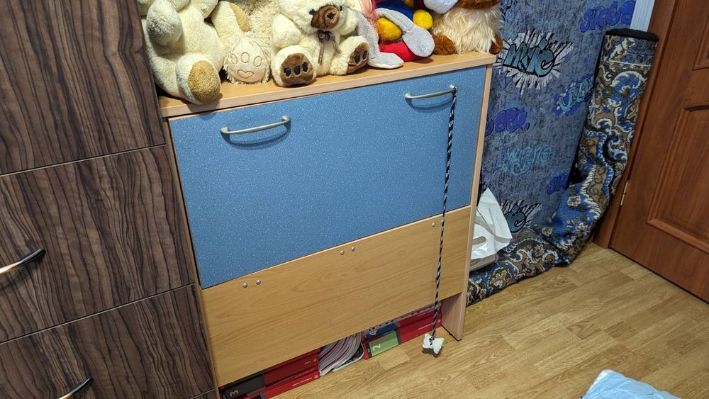 Продам комплект меблів в дитячу.