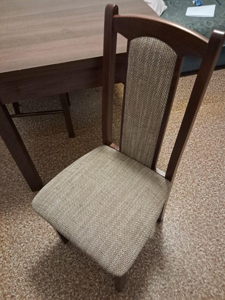 Stół i 5 krzeseł( nieaktualne)