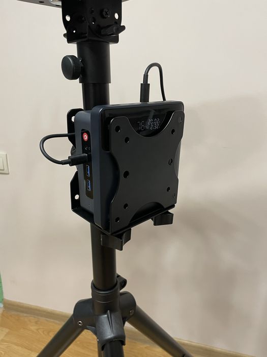 Мобільний кронштейн для монітора 32" з автономним MiniPC на Intel Iris