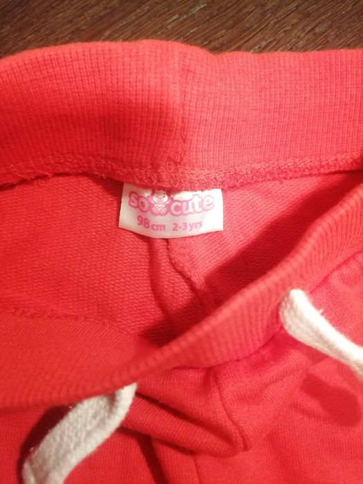 Spodnie dresowe czerwone r. 98