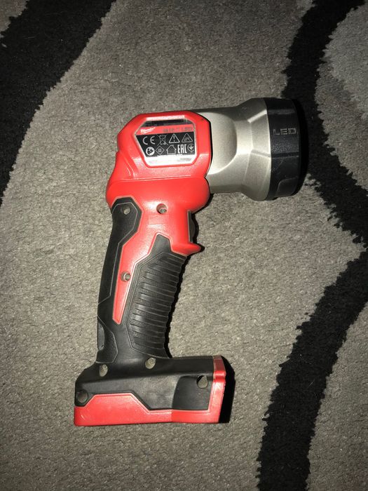 Latarka akumulatorowa Milwaukee M18 TLED