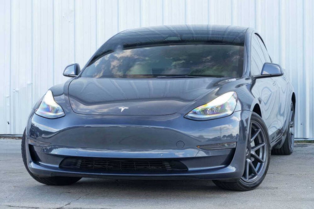 Tesla Model 3      2022